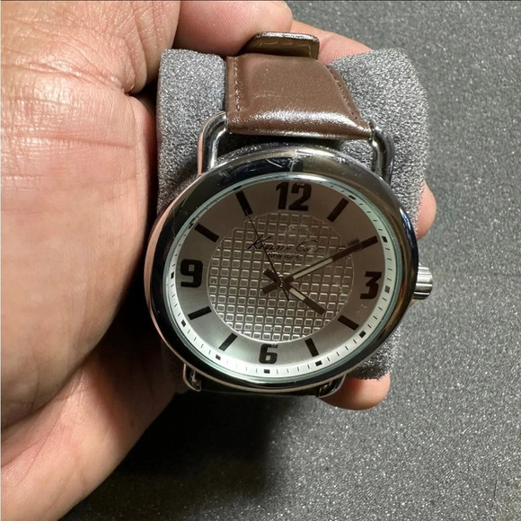 Kenneth Cole New York Quartz Mens Watch Silver tone Dial Brown Strap Working - Picture 3 of 8